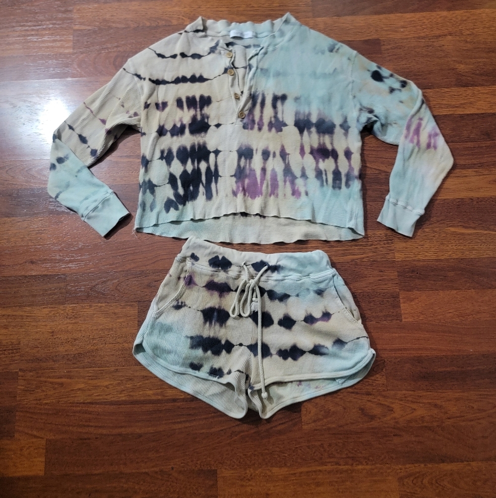 Rare Free People Revolve Daydreamer Tie-Dye Henley Top and Shorts Set Suze Xs - Picture 3 of 10
